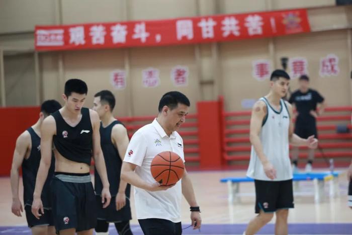 专业篮球运动员推荐的赛事训练计划_2
